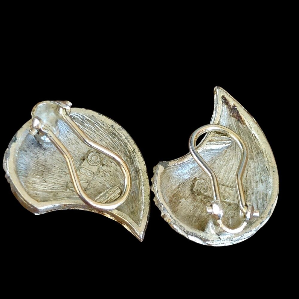 BSK Gold Tone Crescent Brooch And Clip On Earring Set Signed Vintage Jewelry - Picture 3 of 8